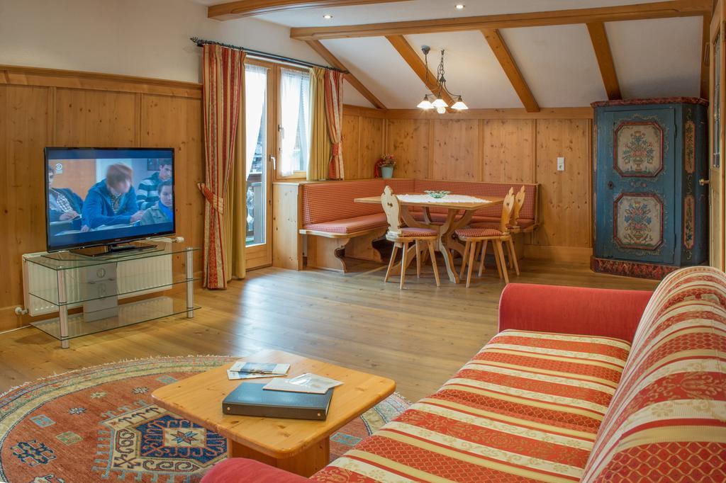 Gaestehaus "Ski-Depot" Seefeld in Tirol Bilik gambar